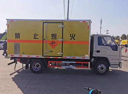 耒阳爆破器材运输车工人安全操作规范与智能技术保障
